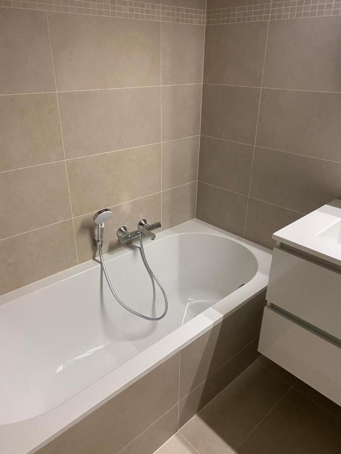 Lichtrijk 2-Slaapkamerappartement Met Zeezicht En Gratis Parking オステンド エクステリア 写真